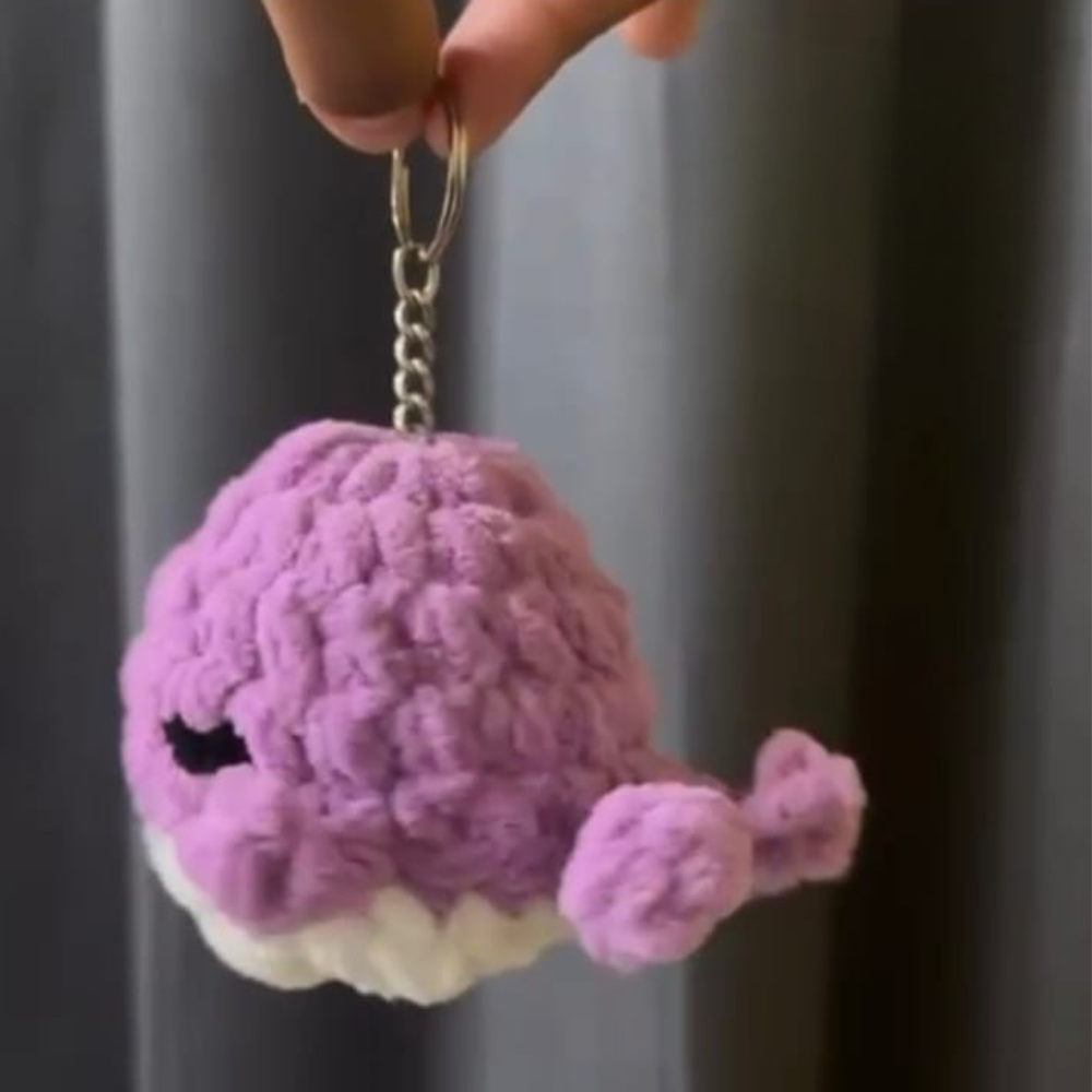 Whale plushy keyring