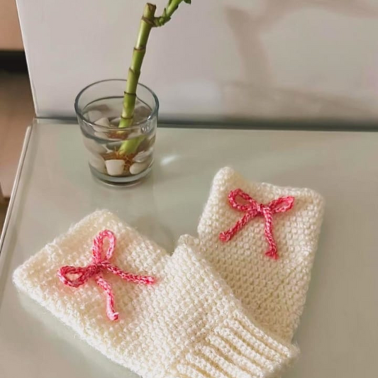 Bow ‘it girl’ crochet gloves