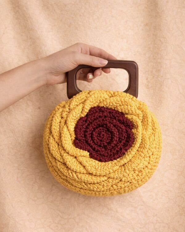 Golden Bloom – Crochet Rose Handbag with Wooden Handle